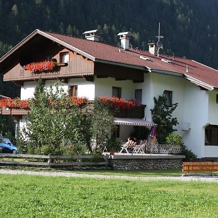 Gaestehaus Bliem Bed & Breakfast Mayrhofen Exterior photo