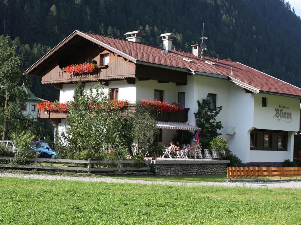 Gaestehaus Bliem Bed & Breakfast Mayrhofen Exterior photo